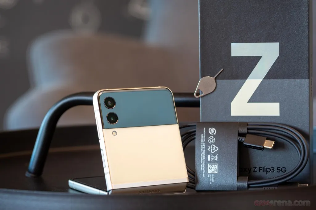 Galaxy Z Flip3 5G gallery image 3