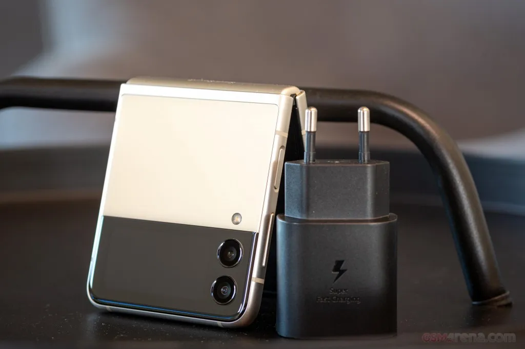 Galaxy Z Flip3 5G gallery image 4