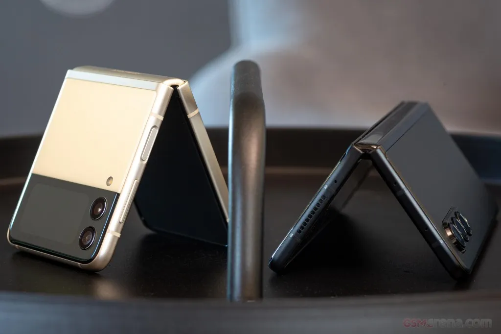 Galaxy Z Fold3 5G - Samsung smartphone