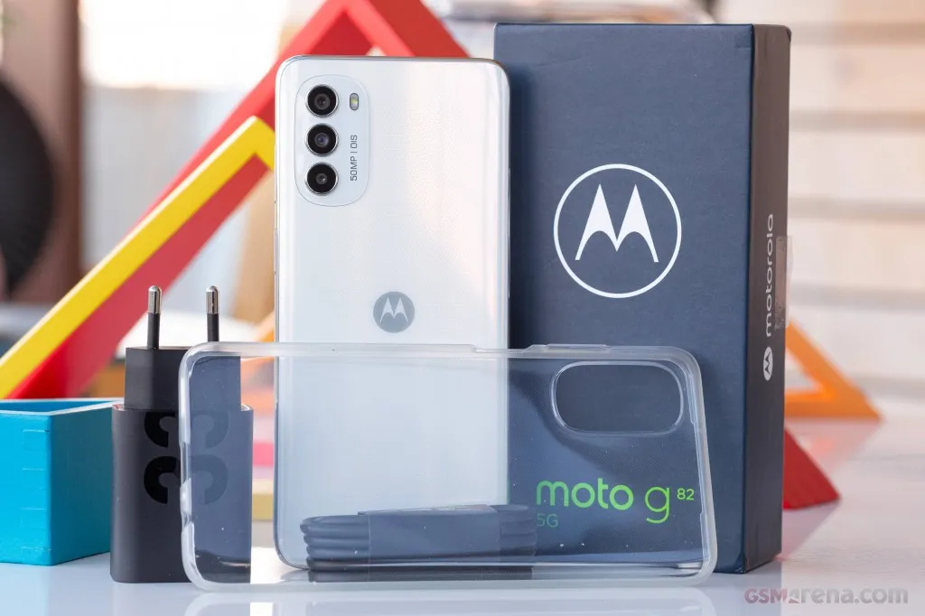 Moto G82