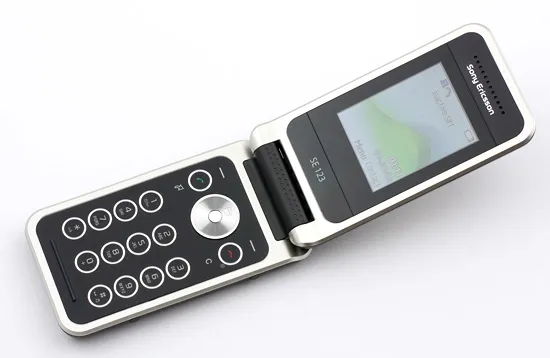 R306 Radio - Sony Ericsson smartphone