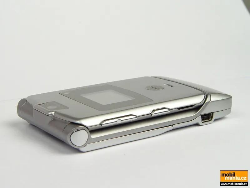RAZR V3