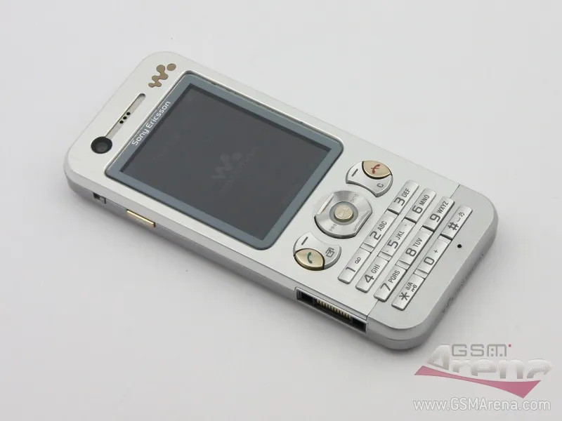 W890